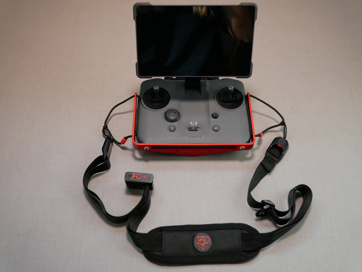 Halter mit Tragegurt für den DJI RC Pro 2 Controller Mavic 4