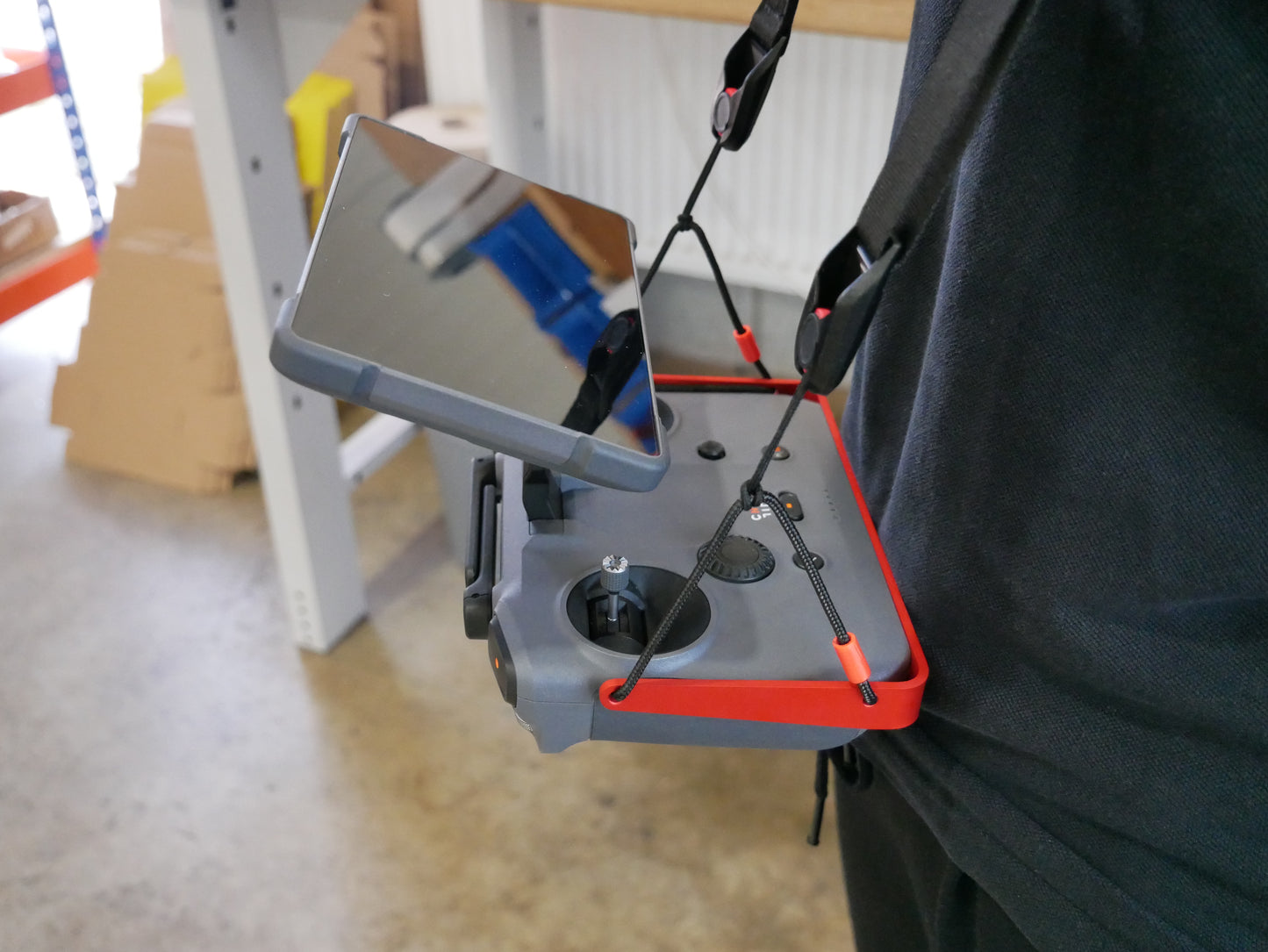 Halter mit Tragegurt für den DJI RC Pro 2 Controller Mavic 4