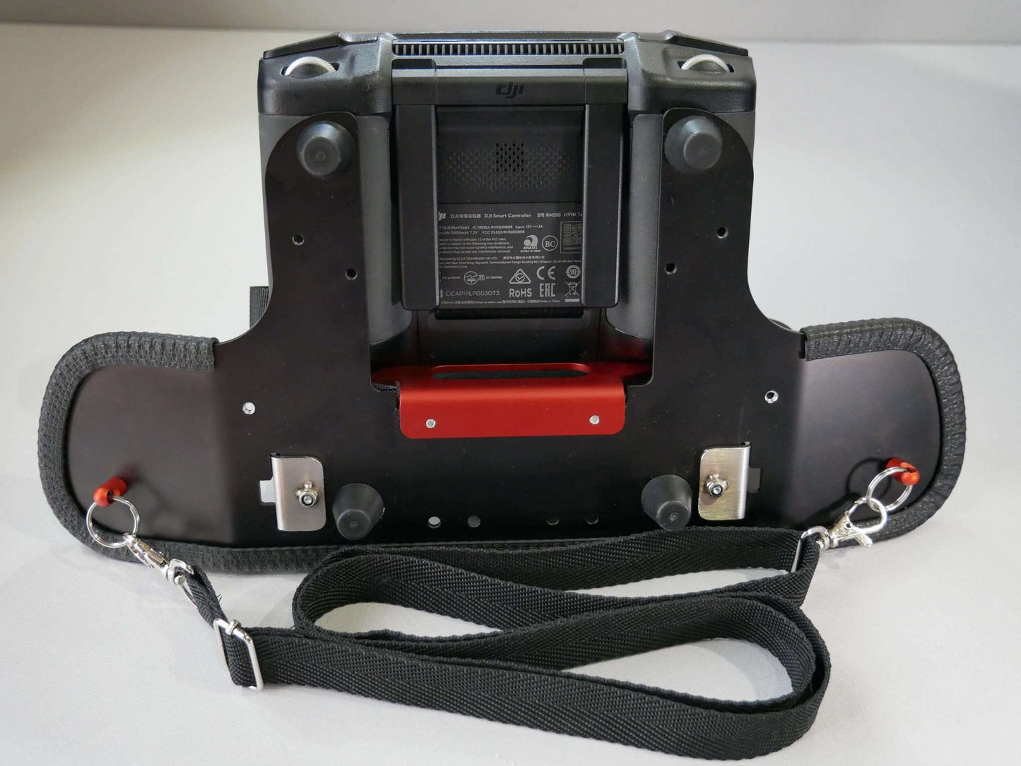 Bauchgurt montiert am DFS-G- Senderpult mit DJI Smart Controller. Rückansicht