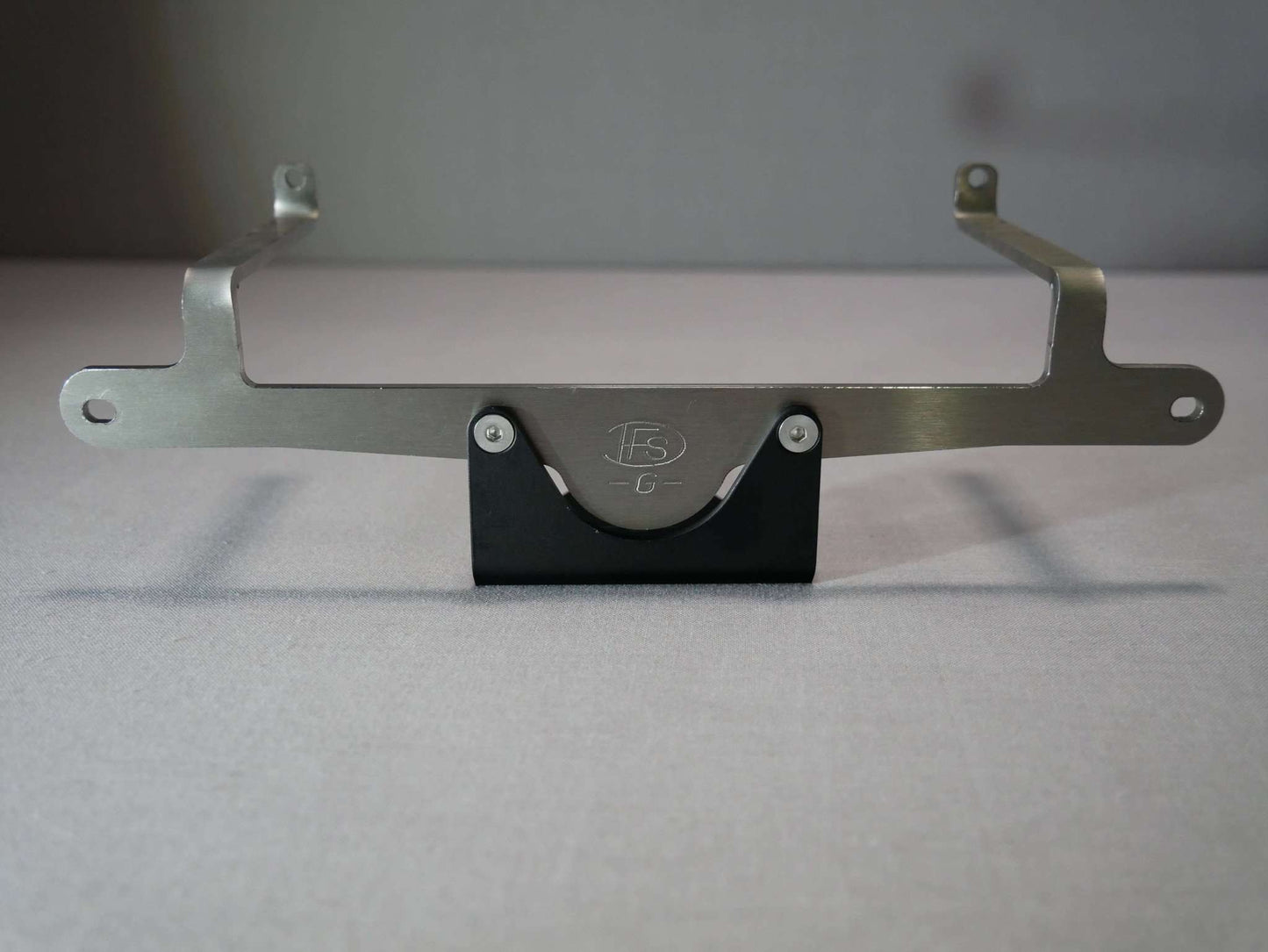 DFS-G- Stativhalter in schwarz am Halter für Tragegurt