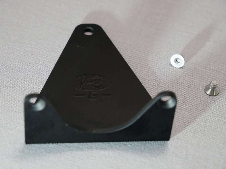 Lieferumfang: 1x Stativhalter, 2x Edelstahl Inbusschrauben M4x6