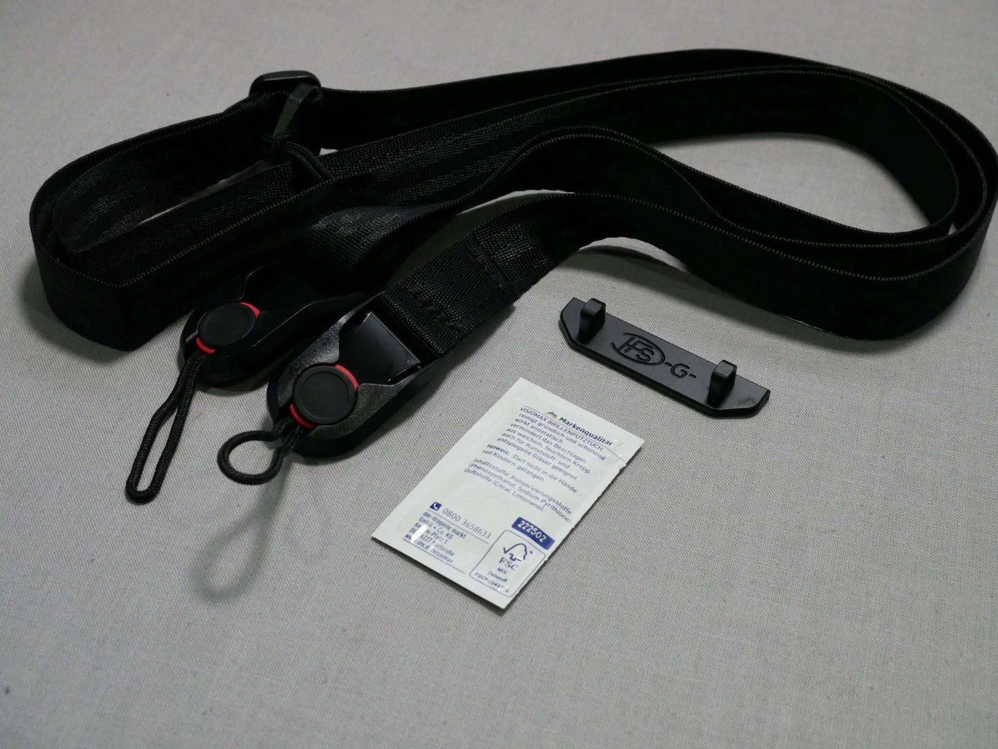 Lieferumfang Halter aus Aluminium schwarz eloxiert mit Tragegurt für den RC N1 / RC N2 Controller