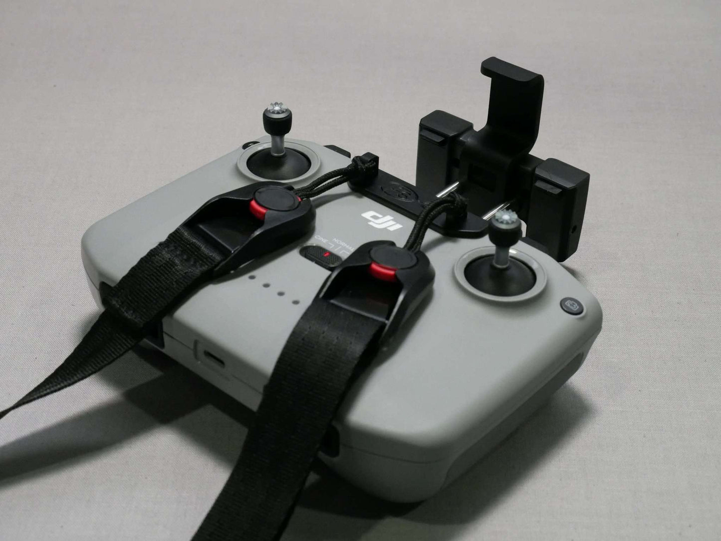 Tablethalter schwarz für DJI RC N1 / RC N2 Controller fertig montiert zur Aufnahme eines 6“ Tablets