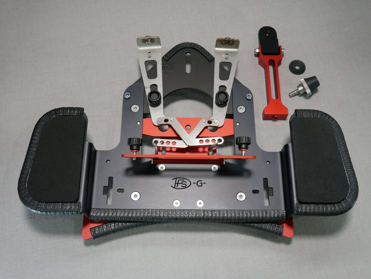 Demontierter DFS-G- Monitorhalter mit Senderpult, POV-Extender, Halter für Tragegurt & Stativhalter