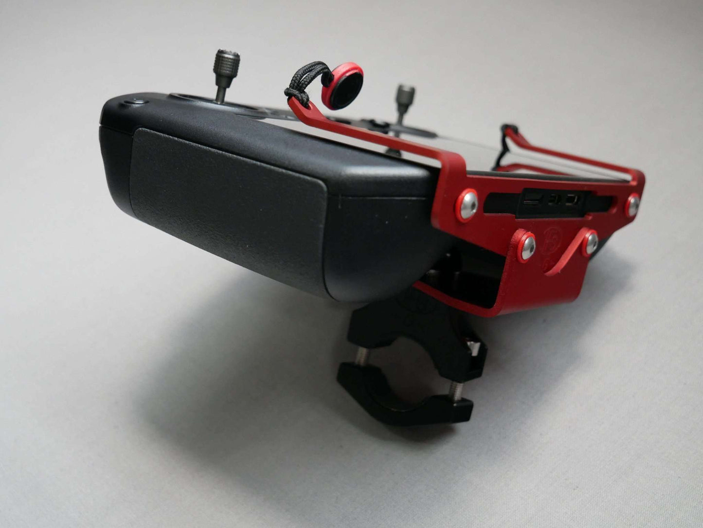 Lenkradhalter montiert an Stativhalter, Halter für den Halsgurt & Controller