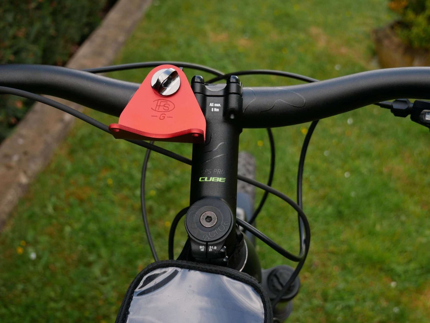 Lenkradhalter vollständig montiert mit Stativhalter am Fahrrad. Draufsicht