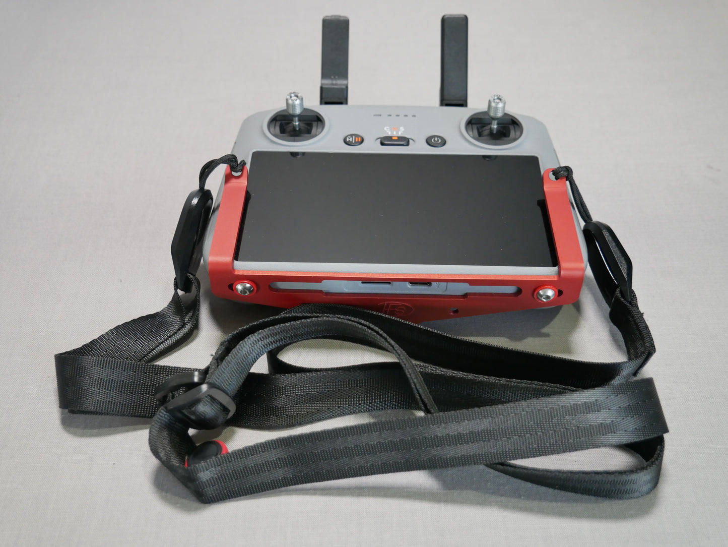 Halter mit Tragegurt V-2 für DJI RC Pro, RC / RC 2 Controller