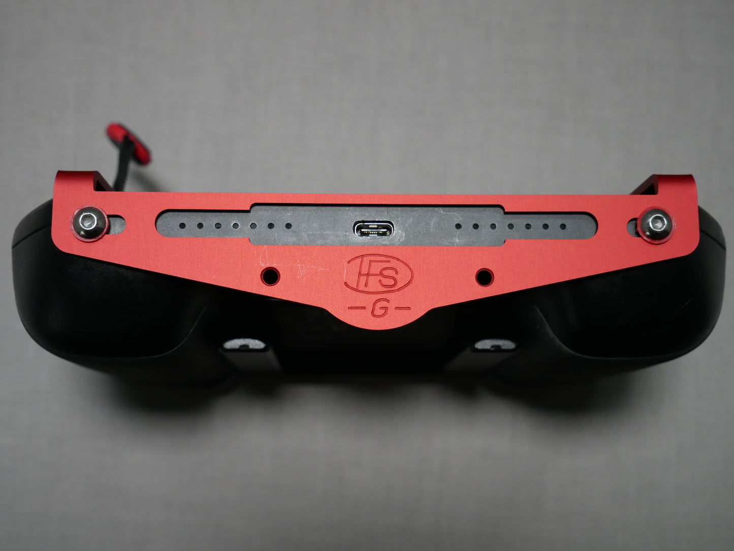 Halter ohne Halsgurt in rot am DJI Smart Controller