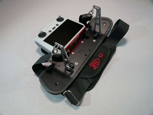 Komplett montiertes DFS-G- Senderpult mit Halsgurt & DJI RC Controller. Seitenansicht