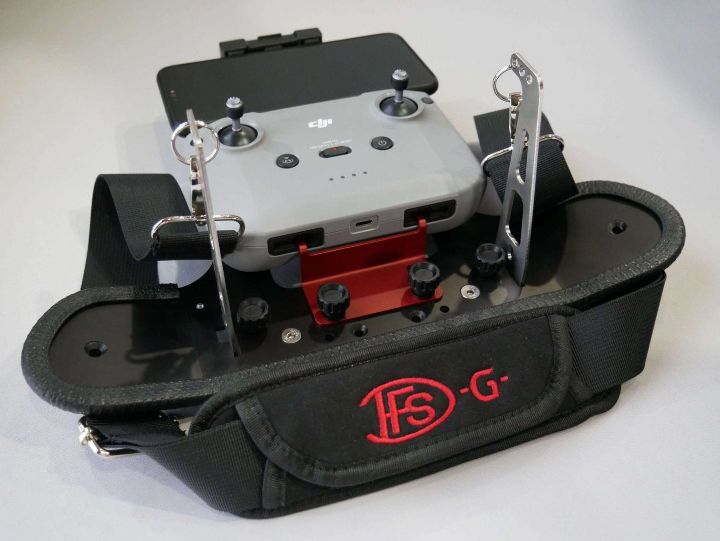 Montiertes DFS-G- Senderpult mit Halsgurt und DJI RC-N1/N2 Controller, Tablethalter & Tablet