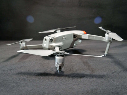 Adapter des Landegestell Systems angebracht an die DJI Mavic 2. Rückansicht