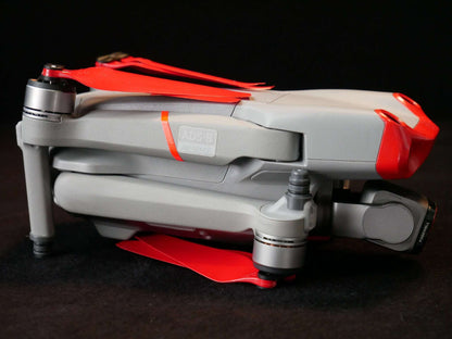 Adapter des Landegestell Systems montiert an die eingeklappte DJI Air 2S Seitenansicht