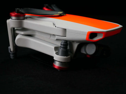 Adapter des Landegestell Systems montiert an die eingeklappte DJI Mini 1