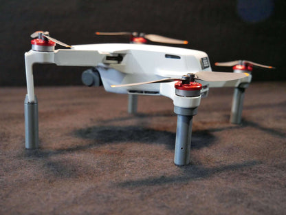 Landegestell System grau montiert an die DJI Mini 2. Rückansicht