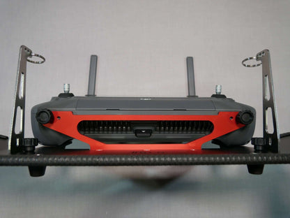 Komplett montiertes DFS-G- Senderpult, Halter für Halsgurt & DJI RC-Plus Controller. Nähere Ansicht