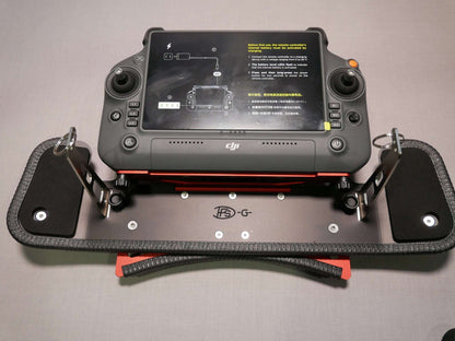 Senderpult für DJI RC Plus Controller mit aufgeklebten Handauflagepads