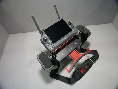 Montierter DFS-G- Stativhalter am Senderpult, DJI RC-Plus Controller, Halsgurt & Stativ. Draufsicht
