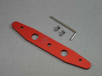 Lieferumfang:1x Stativhalter Aluminium rot/schwarz eloxiert,  2x Inbussschrauben, 1x Inbussschlüssel 