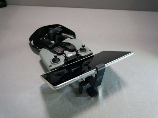 Tablethalter schwarz angebracht an DJI RC N1/ RC N2 Controller mit 8 Zoll Tablet