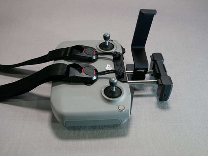 Tablethalter schwarz für DJI RC N1 / RC N2 Controller im ersten Montageschritt. 