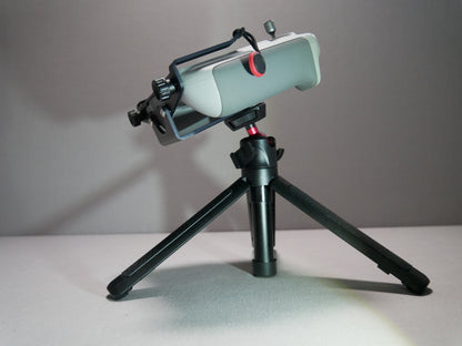 Rändelschrauben montiert an schwarzem Halter mit Tragegurt & Stativhalter am DJI RC Controller