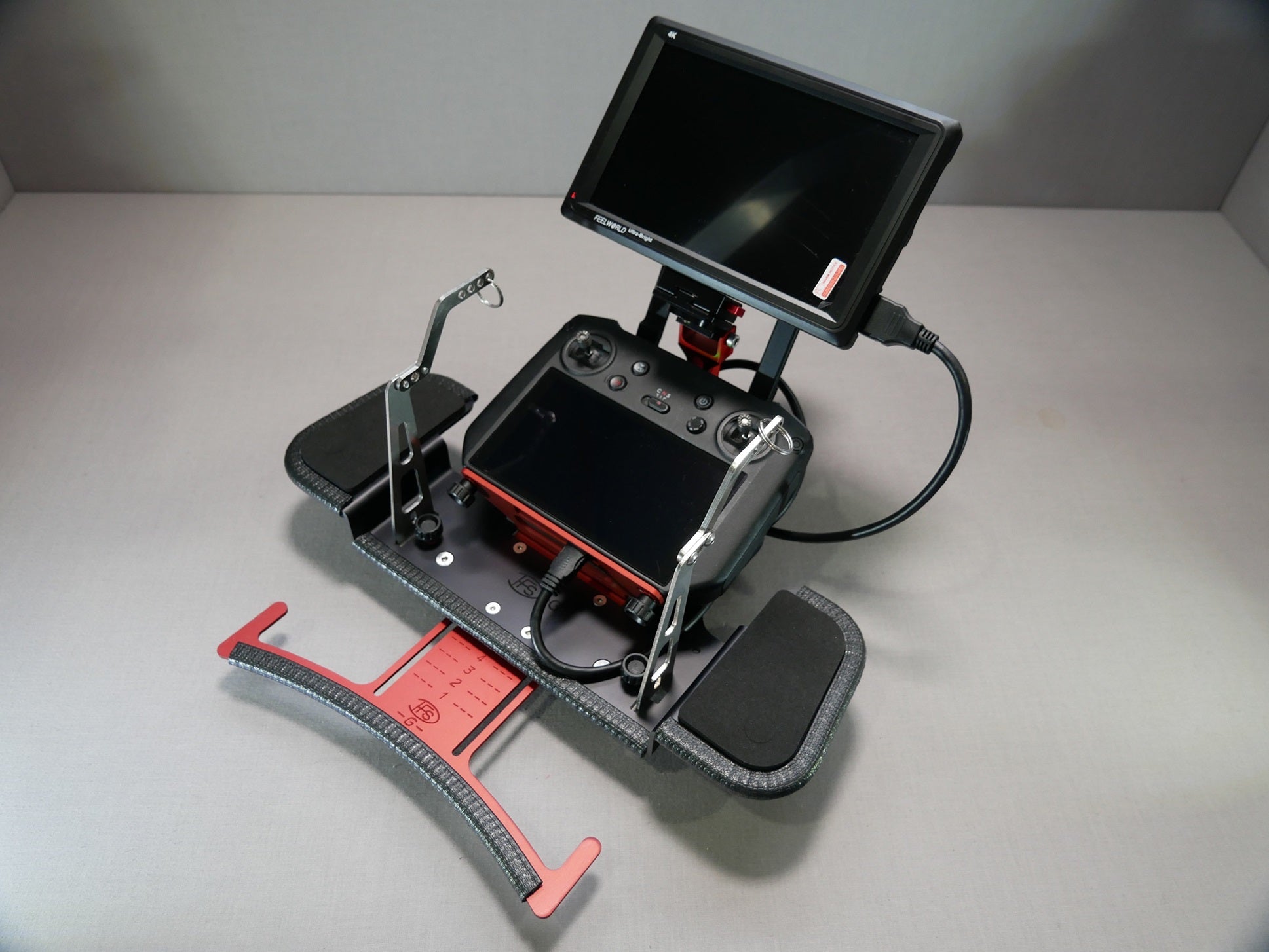 Landegestell, Drohnenzubehör, DFS-G-, Drohne Drohnen, Drone, Profi, Ukraine, Winter, Inspektion, Inspektionen, Video, Fernsehproduktionen, Feuerwehr, Forst, Agrar, Landwirtschaft, Weinanbau, Weinbau, Architekten, Bauaufsicht, Baufortschritt, Dachdecker, Zimmermann, Immobilie, Immobilienmakler, Makler, Hauskauf, Hausverkauf, Haus, Garten, Wald, Filmproduktion, Displayhalter, DJI, Quick Release, Kameraschuh