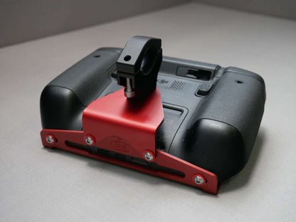 Lenkradhalter montiert an Stativhalter, Halter für den Halsgurt & Controller. Untersicht