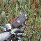 Lenkradhalter mit DJI RC Plus Controller, Stativhalter & Halter für Halsgurt am Fahrrad. Seitenansicht