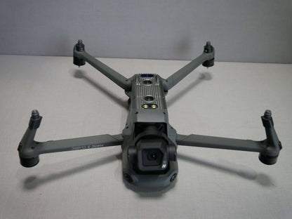 Montierte Adapter des Landegestell Systems an der DJI Mavic 3 von unten