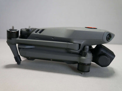 Adapter des Landegestell Systems montiert an die eingeklappte DJI Mavic 3. Seitenansicht