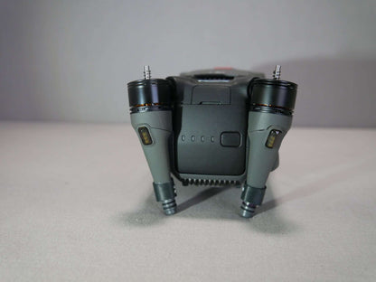 Adapter des Landegestell Systems montiert an die eingeklappte DJI Mavic 3. Rückansicht