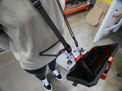 POV-Extender montiert und getragen am DJI RC-N1 Controller mit Tragegurt. Draufsicht