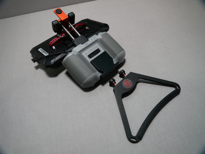 POV-Extender in schwarz vor Montage an den DJI RC-N1 Controller. Rückansicht