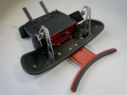 POV-Extender ausgefahren & montiert am Senderpult mit Halter für Halsgurt und DJI RC-Pro Controller