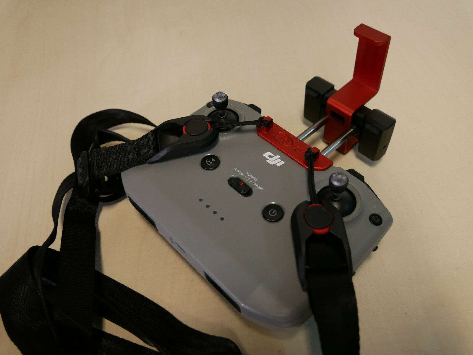Tablethalter rot für DJI RC N1 / RC N2 Controller fertig montiert zur Aufnahme eines 7“  Tablets